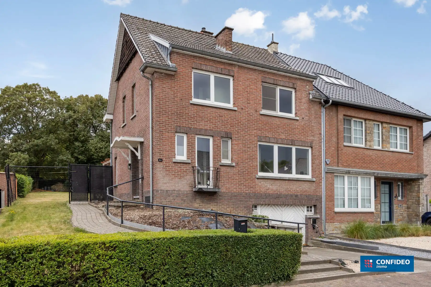 Mooie gerenoveerde woning op toplocatie met zuidgerichte tuin foto 2