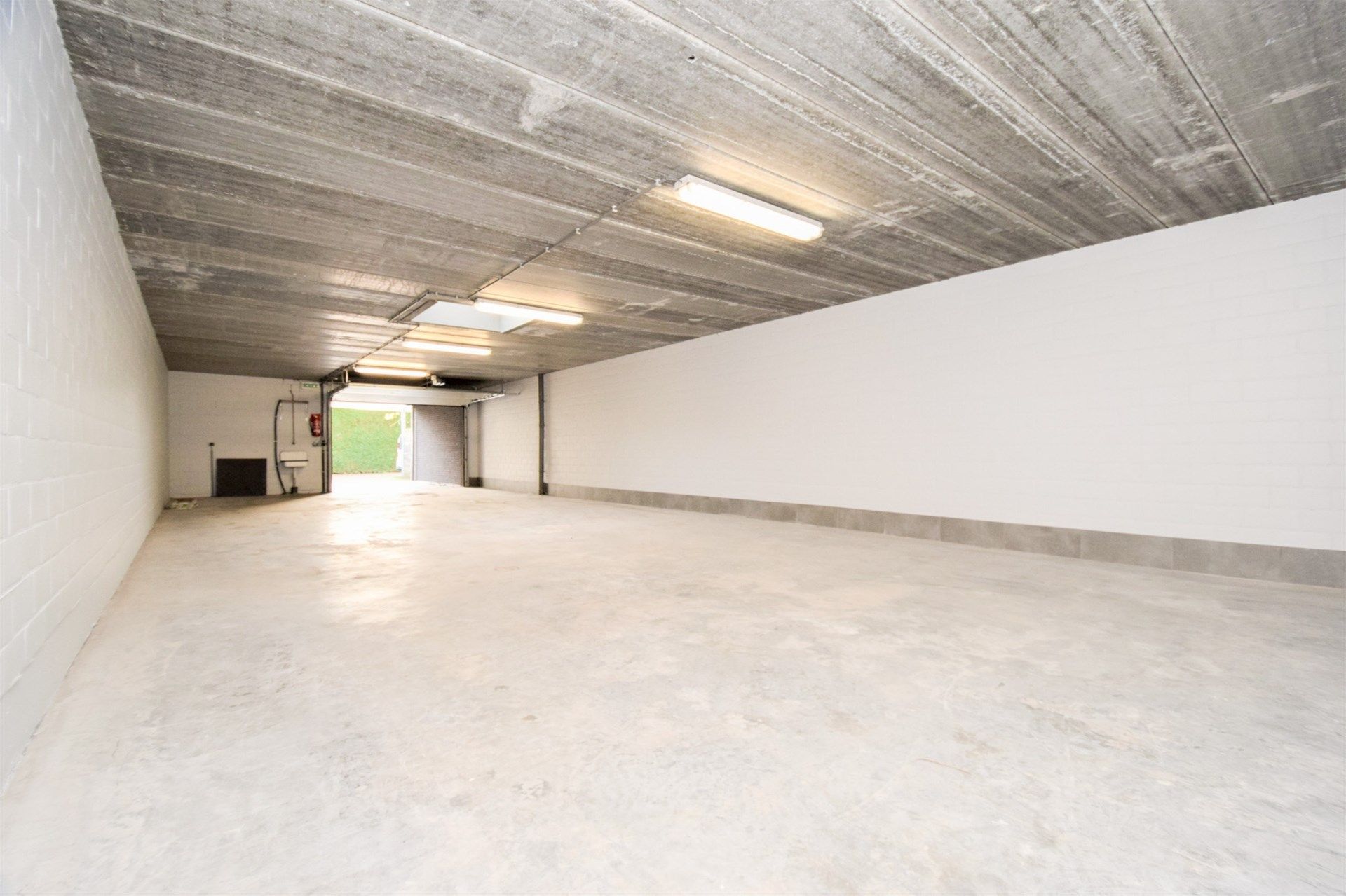 Magazijn nabij het centrum van Sint-Gillis-Waas foto 3