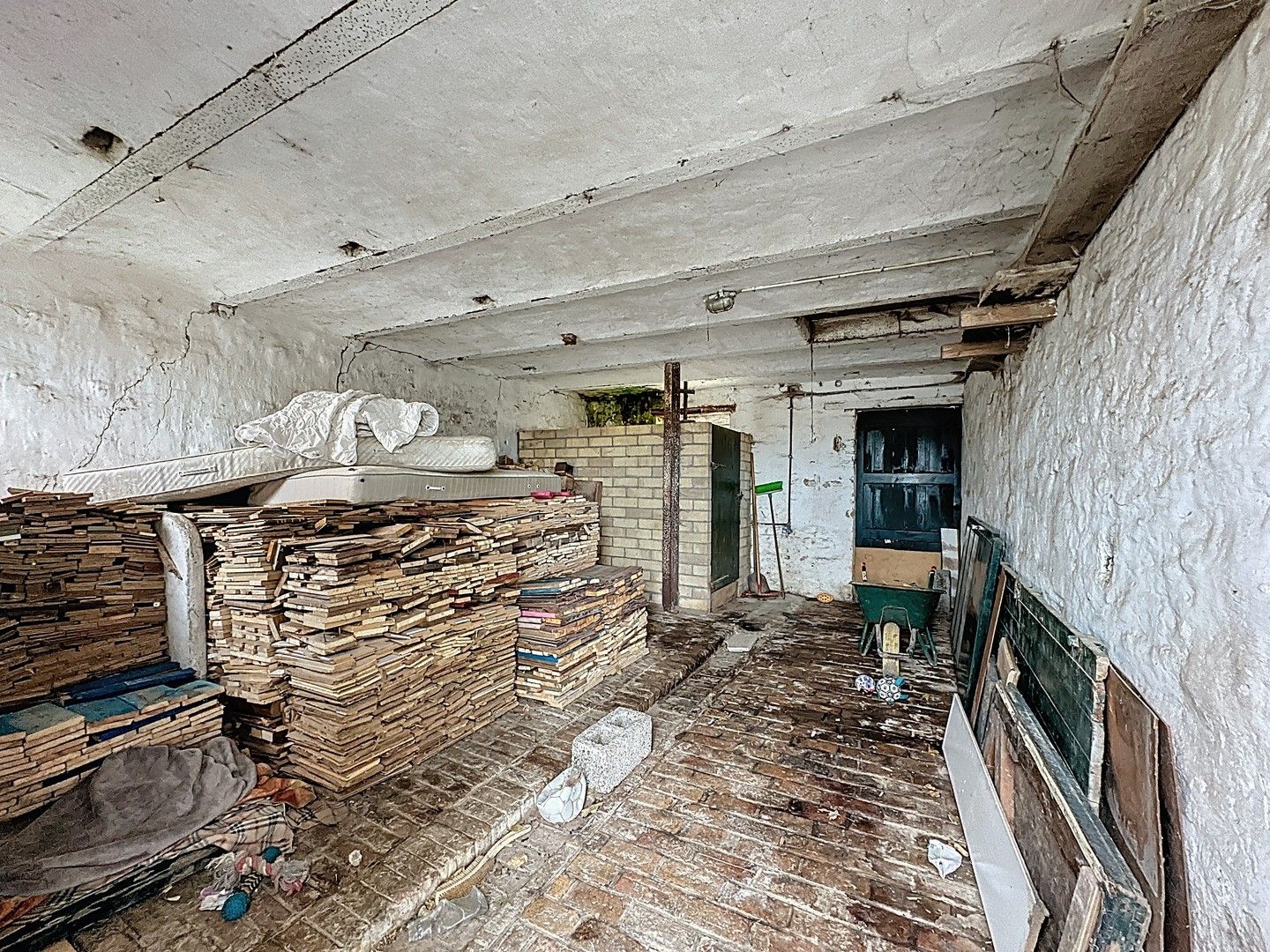 Te renoveren woning met grote garage/opslagruimte Schore. foto 14