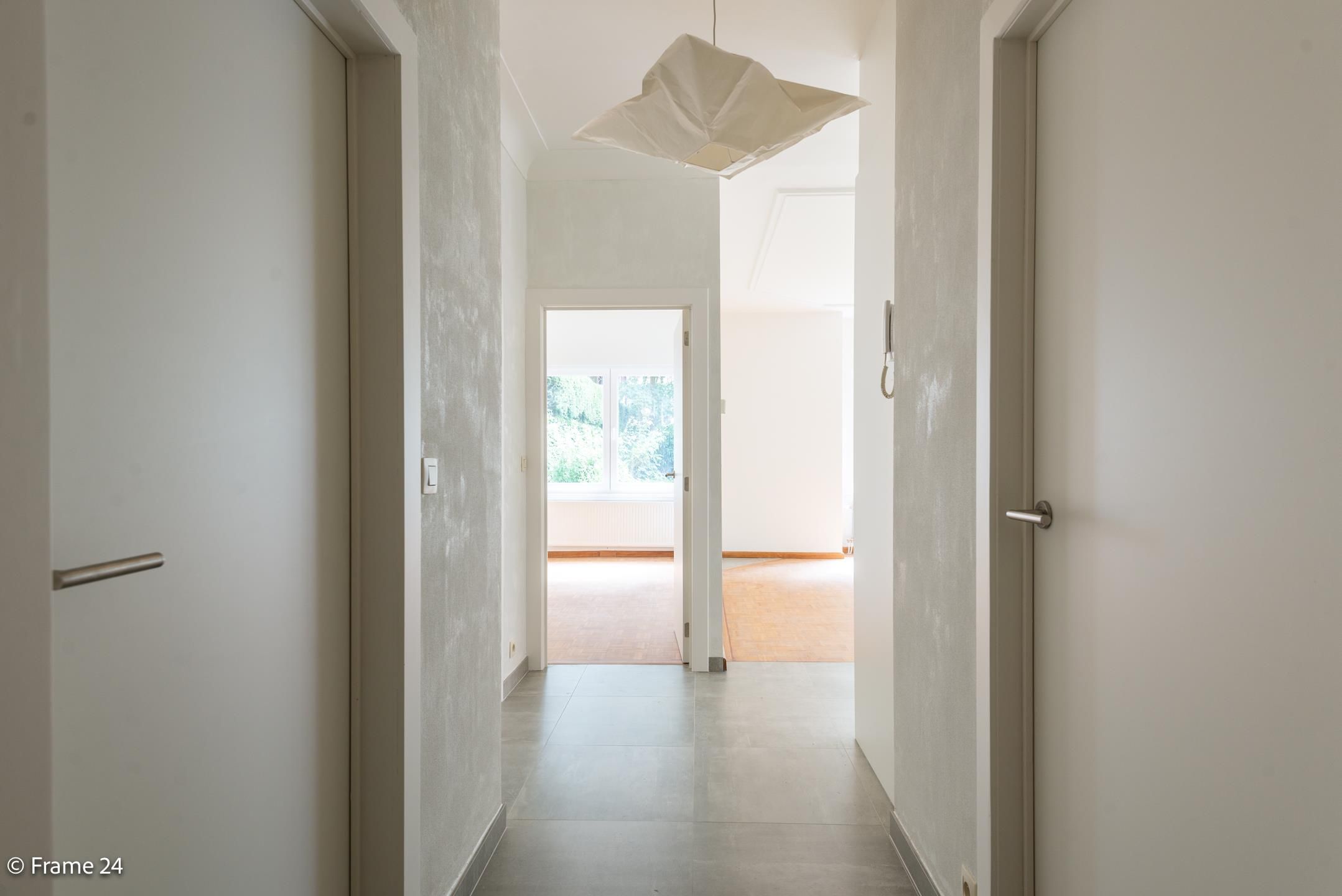 Volledig gerenoveerd gelijkvloers appartement op toplocatie. foto 12