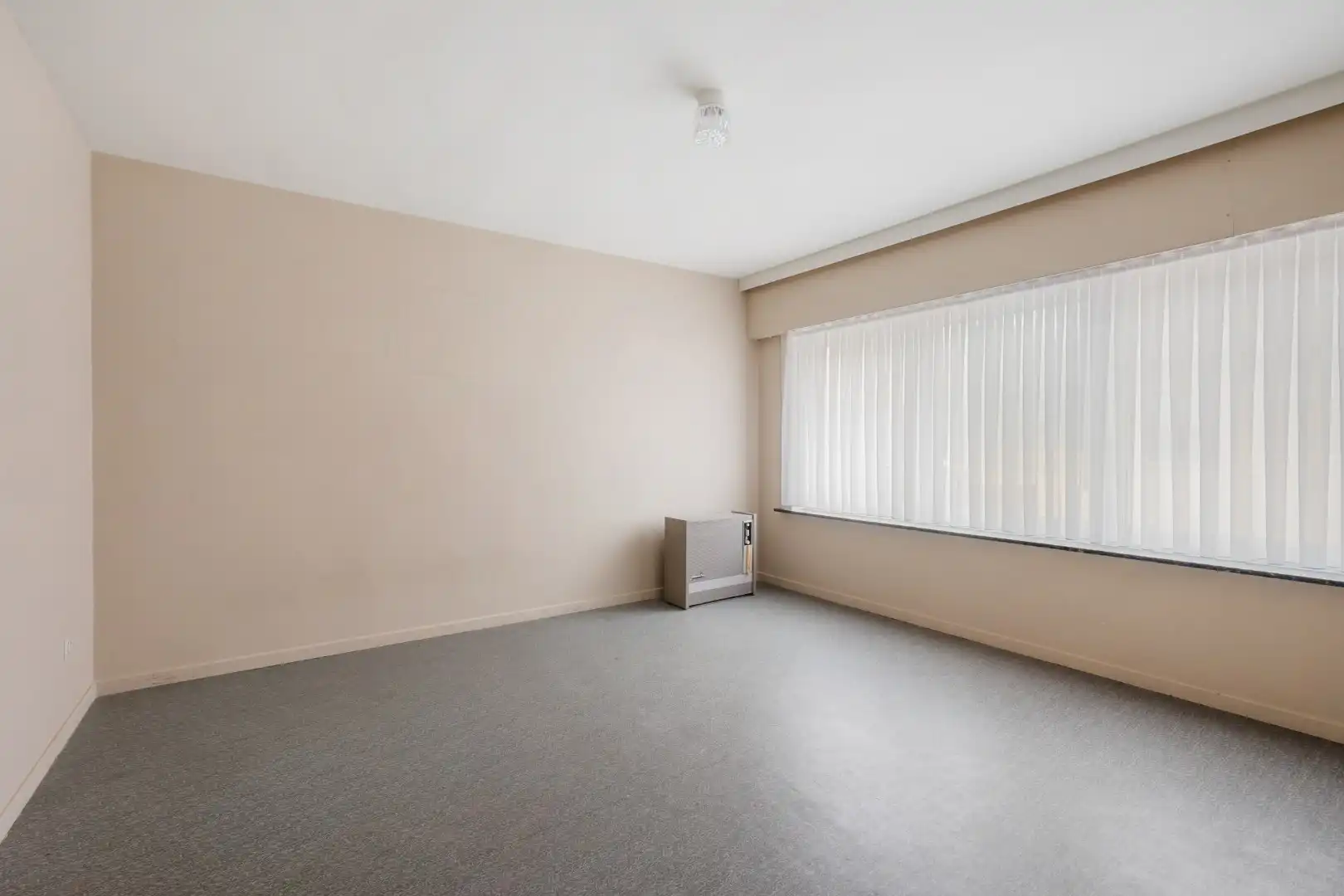 Woning met 3 slaapkamers, zolder, garage en tuin in het centrum van Dadizele foto 10