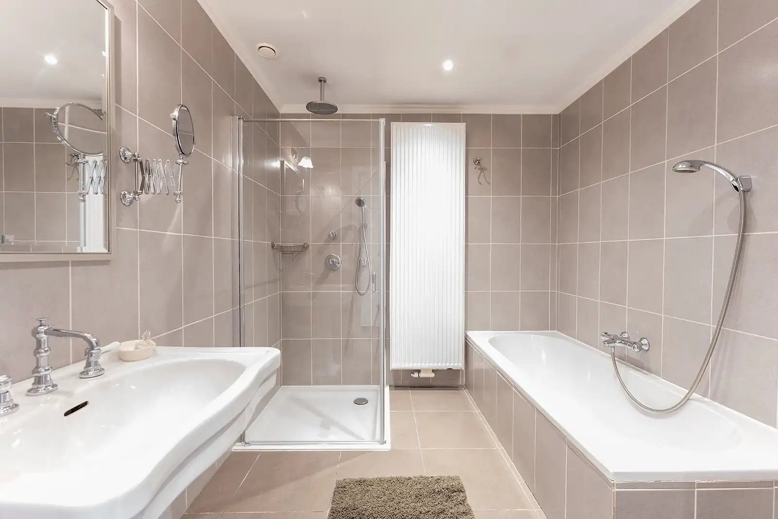 Ruim duplex appartement met garagebox te koop in Lissewege. foto 15