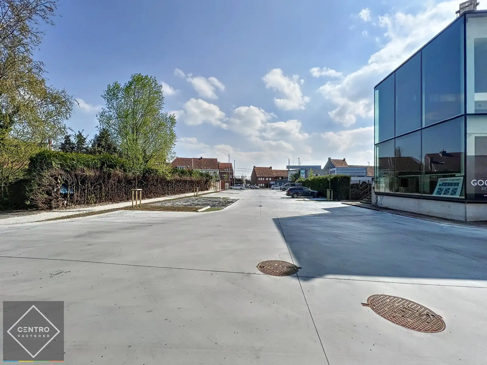 Kwalitatief en goed geïsoleerd NB MAGAZIJN (265m2), voorzien van elektrische sectionaalpoort, deur, raam (voor kantoor) en 2 private parkeerplaatsen op industriezone te Waregem. foto 12