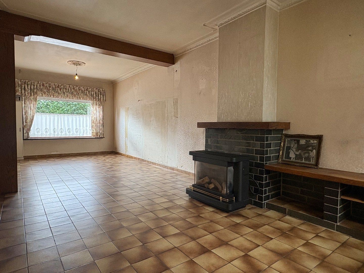 Te renoveren woning met 4 slaapkamers, tuin, uitweg en garage te koop in Harelbeke foto 4