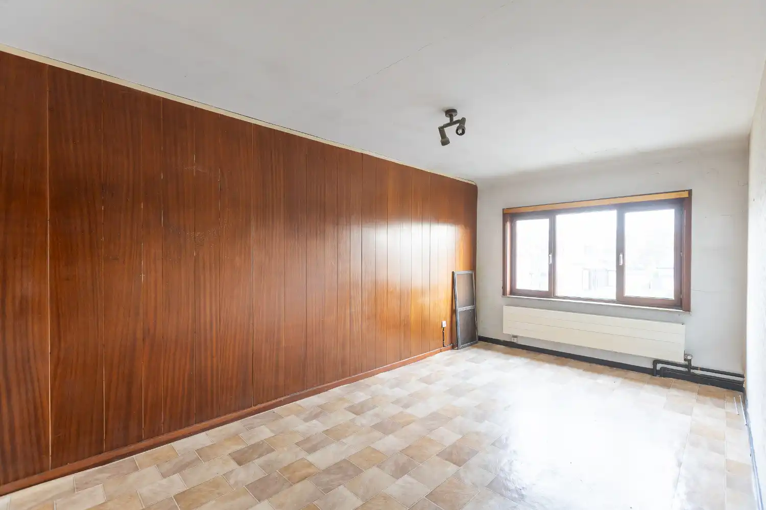 Te renoveren woning op uitstekende locatie foto 15