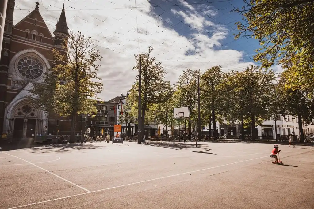Unieke woning met eclectische gevels en dakterras foto 33