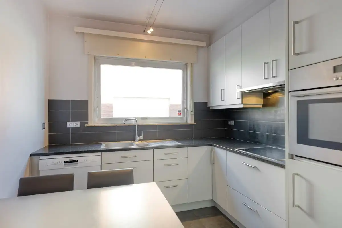 Gelijkvloers appartement met 2 slaapkamers, terras en tuin foto 10