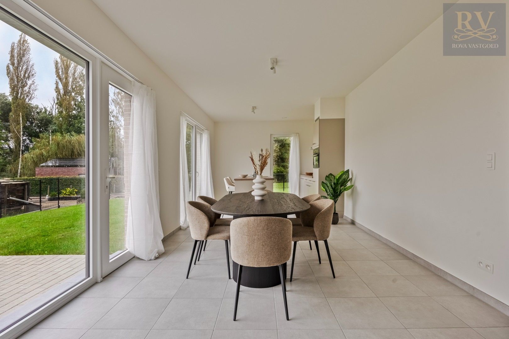 RUIM NIEUWBOUWAPPARTEMENT VAN 149,5M² MET 3 SLPK'S MET TERRAS EN TUIN IN HASSELT foto 6