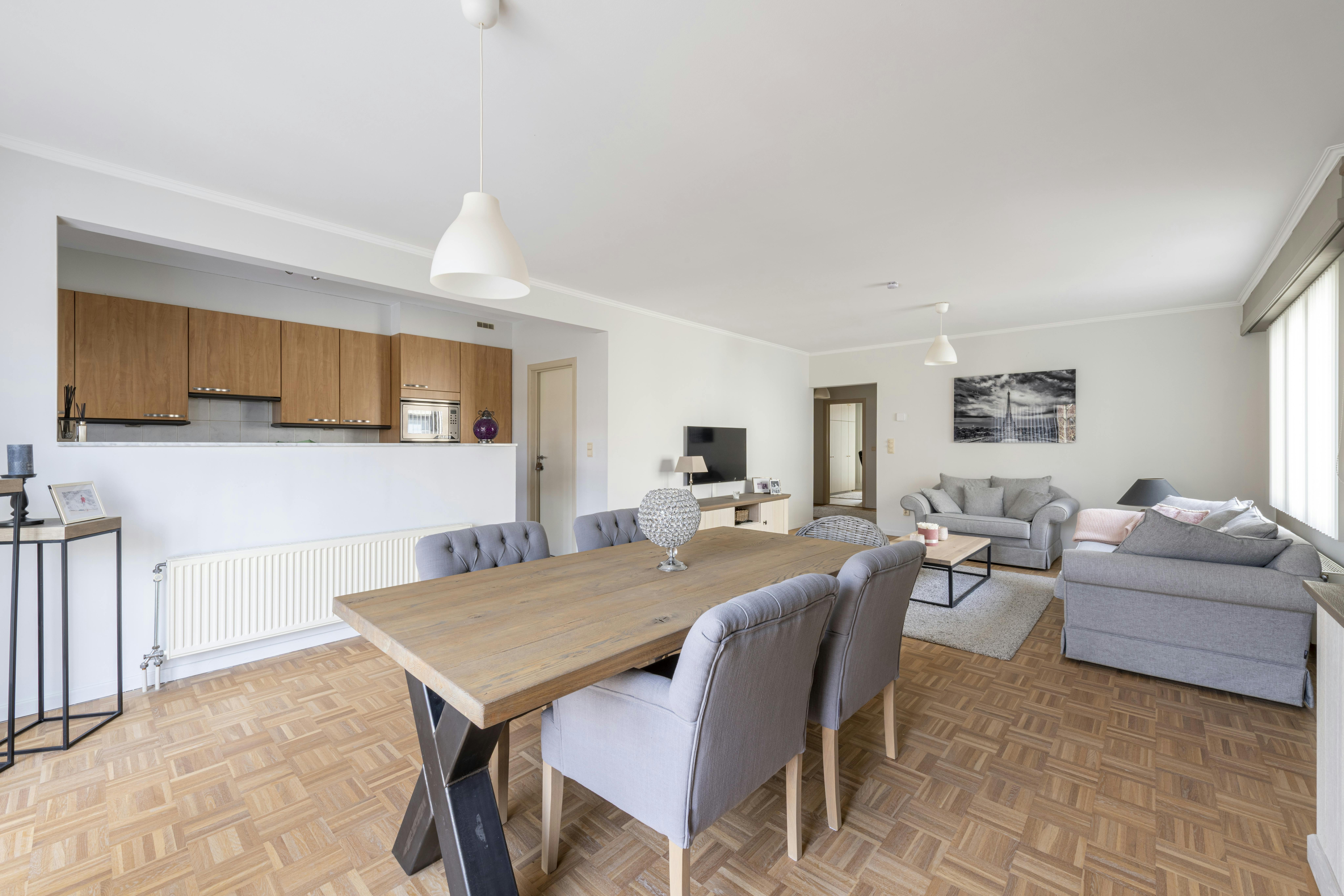 Lichtrijk appartement met 3 slaapkamers te koop Brasschaat. foto 3