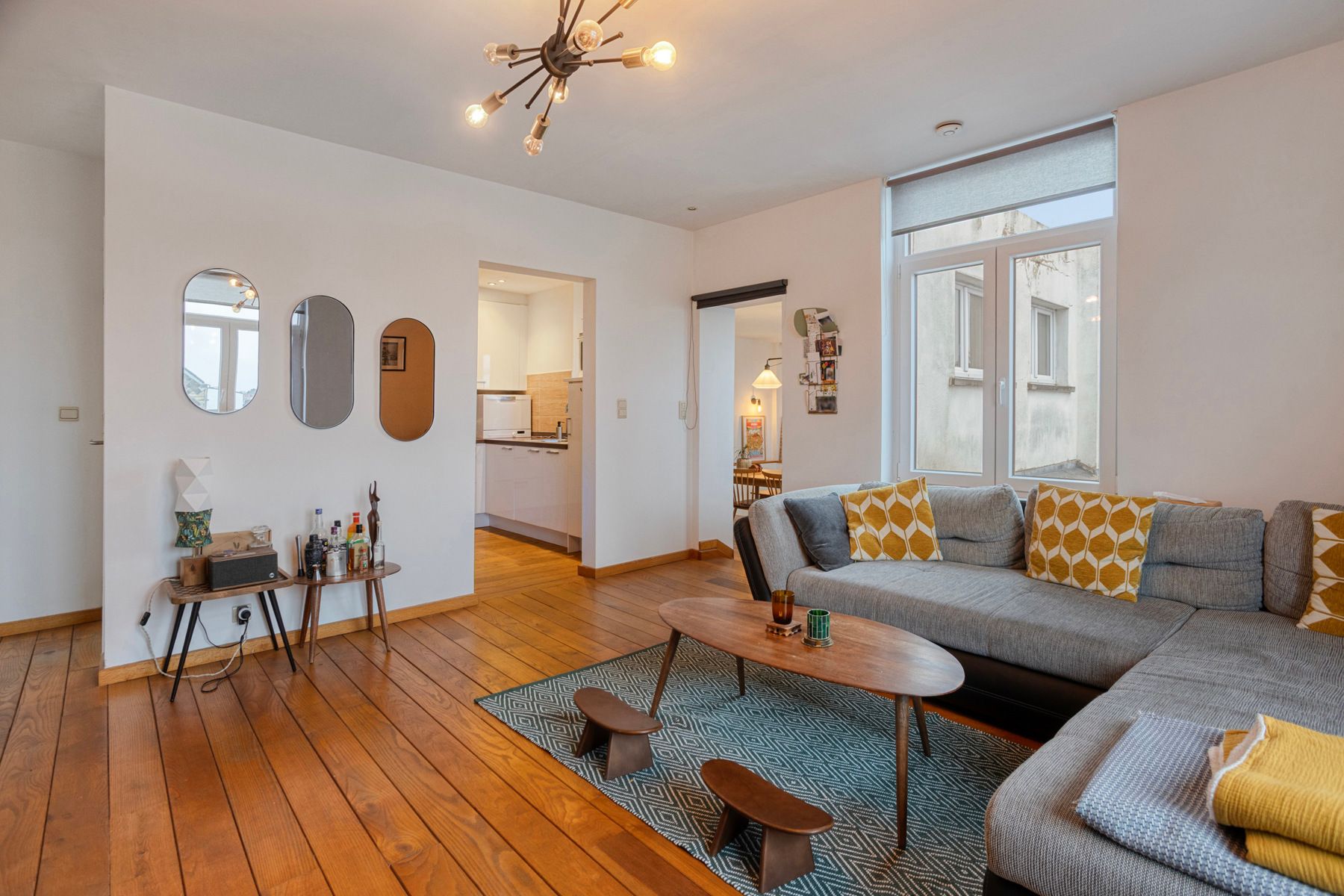 Lichtrijk en goed onderhouden appartement met 2 slaapkamers foto {{pictureIndex}}