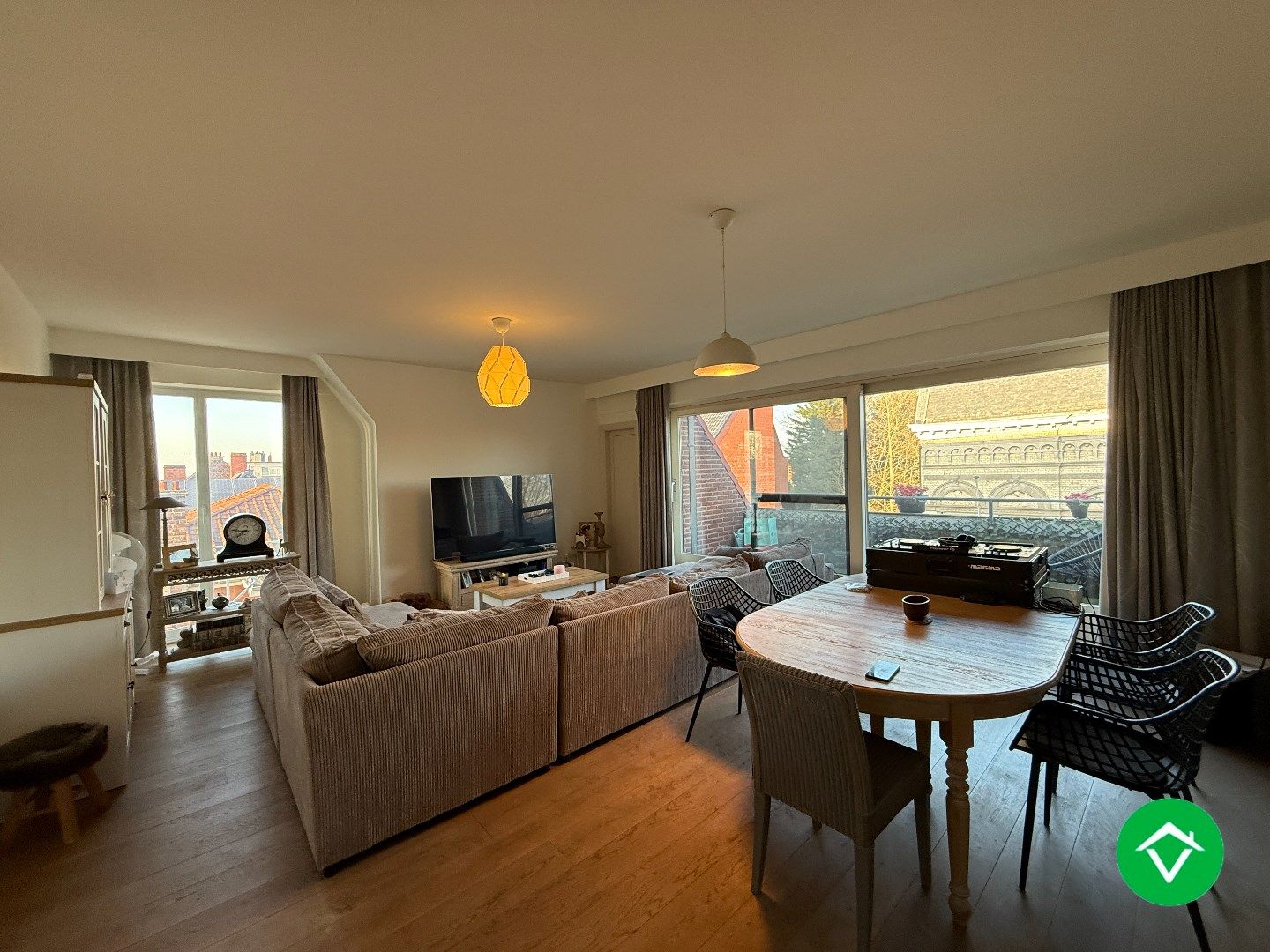 Ruim, gezellig dakappartement met 3 slaapkamers in centrum Roeselare  foto 3