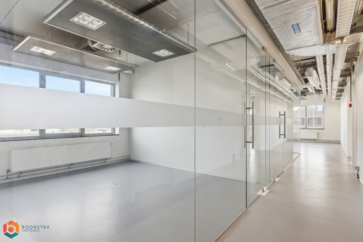 Veelzijdig kantoorgebouw met ruime parking op 2433 m² foto 30