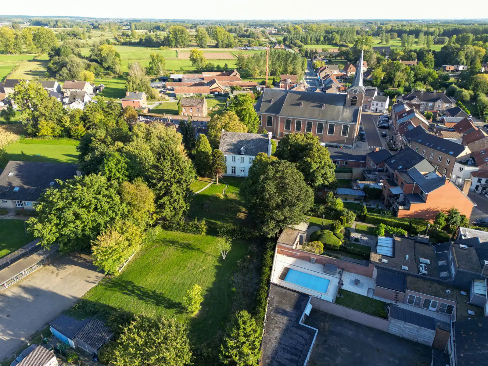 Zeldzame pastorie met monumentale tuin en commerciële potentie foto 45