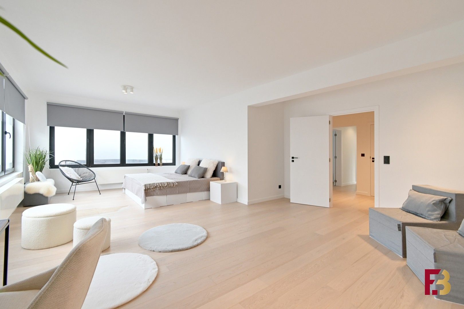 Gelijkvloersappartement met tuin en twee garages in hartje Zwijnaarde foto 11