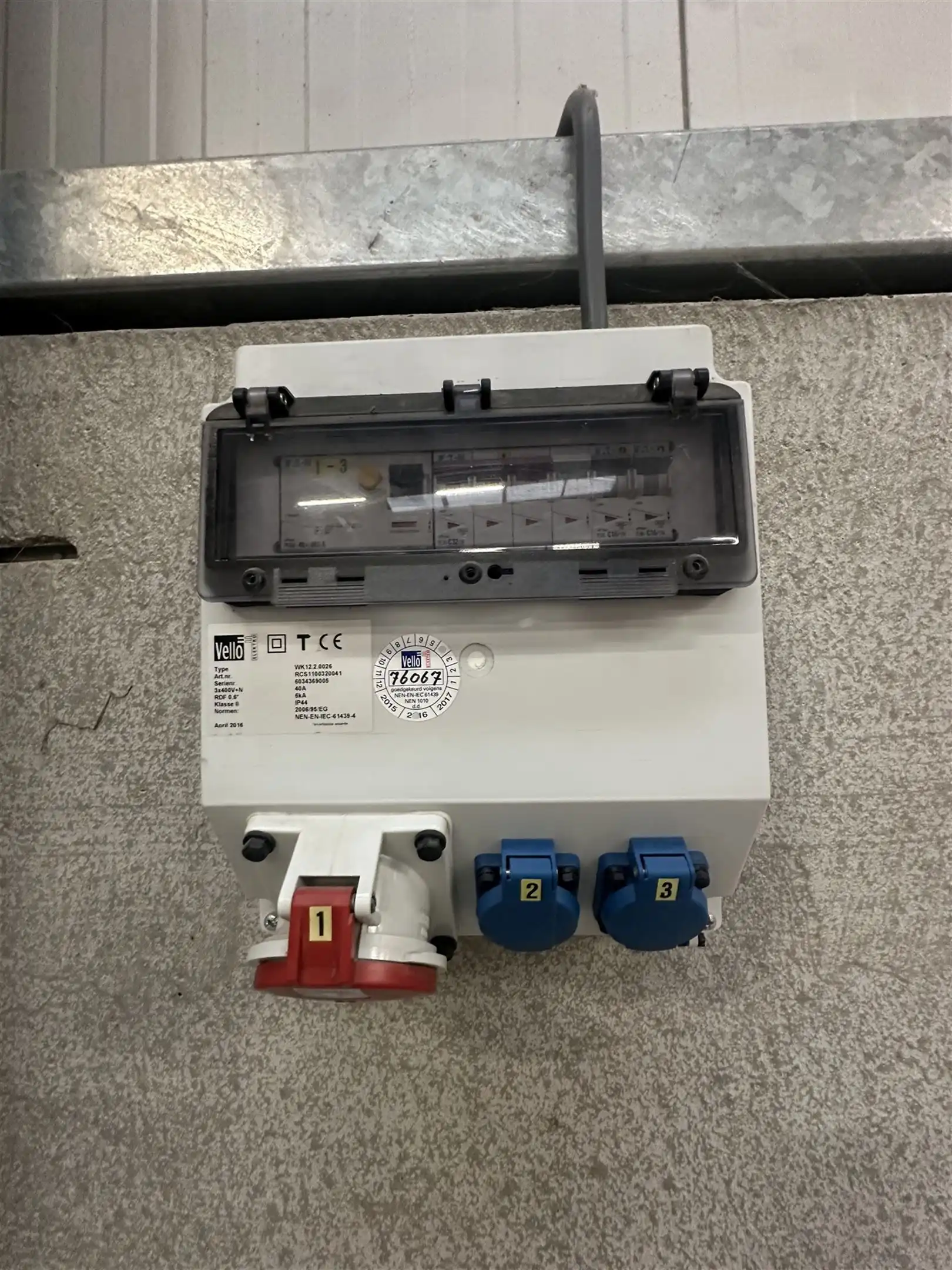 Gemengd gebouw met ruime loft appartement en loods van 400 m² te lokeren. foto 6