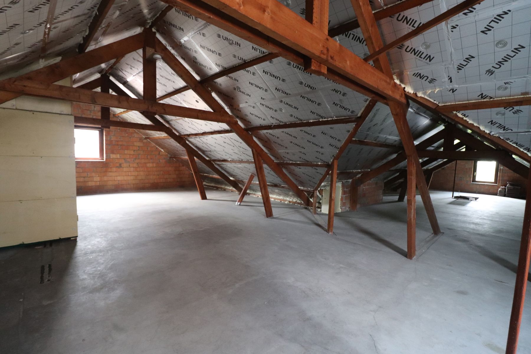 Laagbouwwoning met 2 slaapkamers, garage, terras en tuin. foto 10