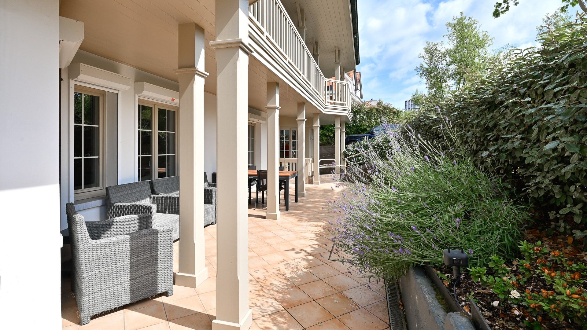 Heel ruim appartement van 165m² in de villaresidentie Elysée vlakbij het strand en het Albertplein, hartje Zoute. foto 3