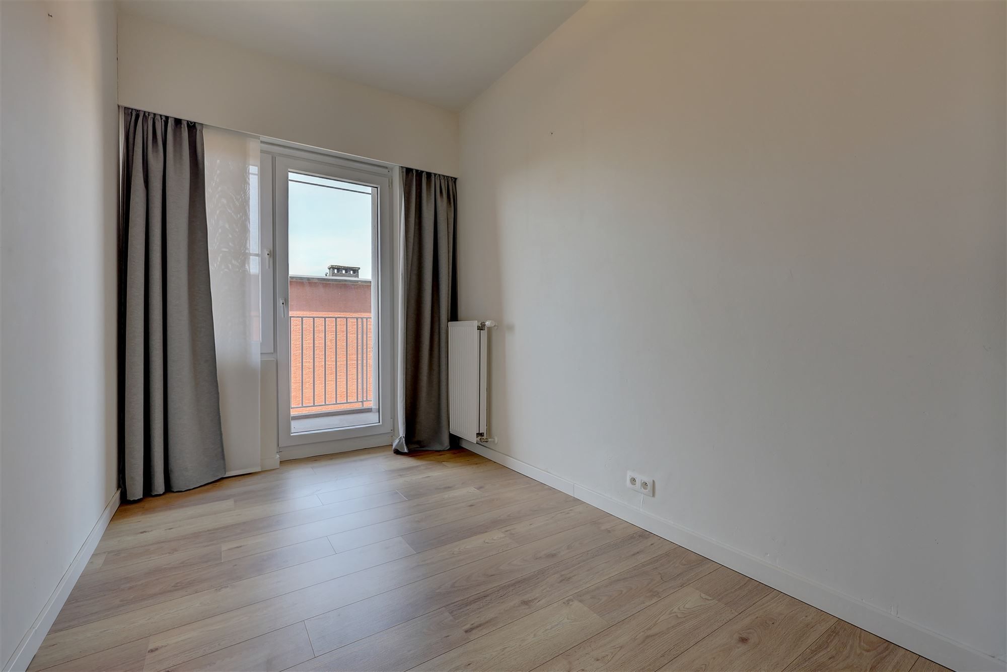 Prachtig appartement met twee slaapkamers, terras en garagebox in Wilrijk! foto 9