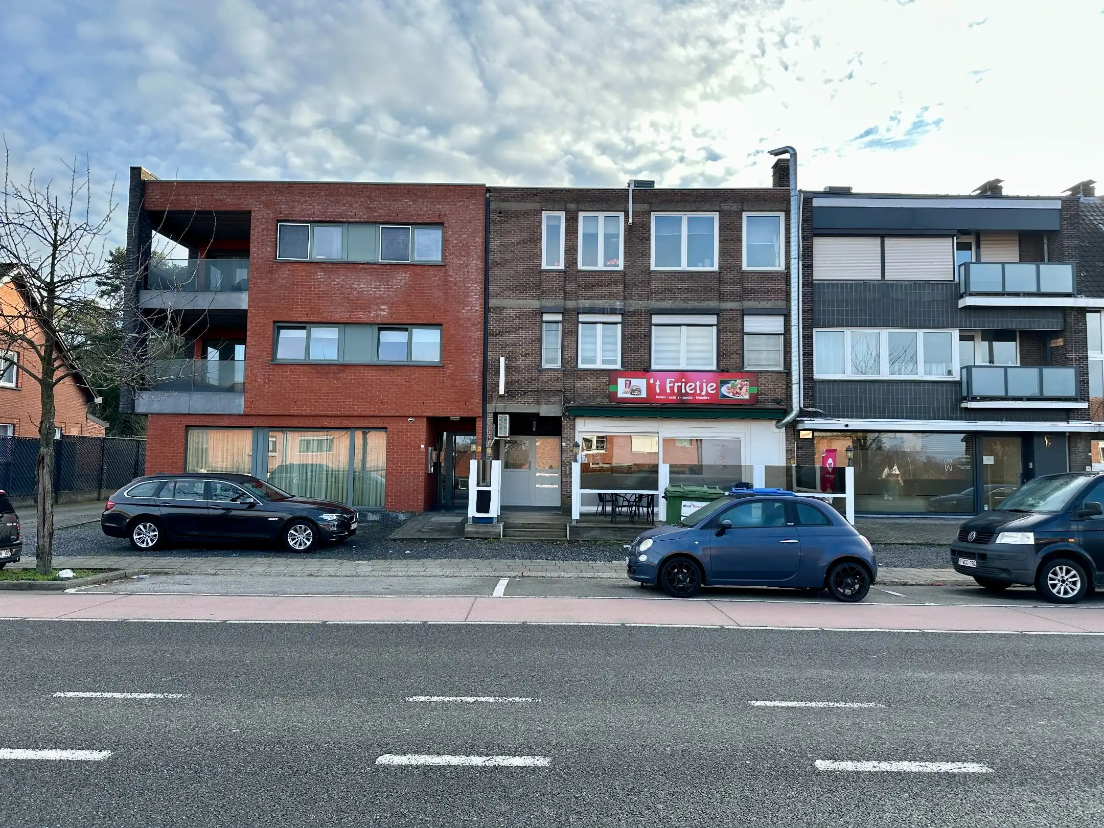 Tweeslaapkamerappartement nabij Genk centrum met groot terras en garagebox foto 2