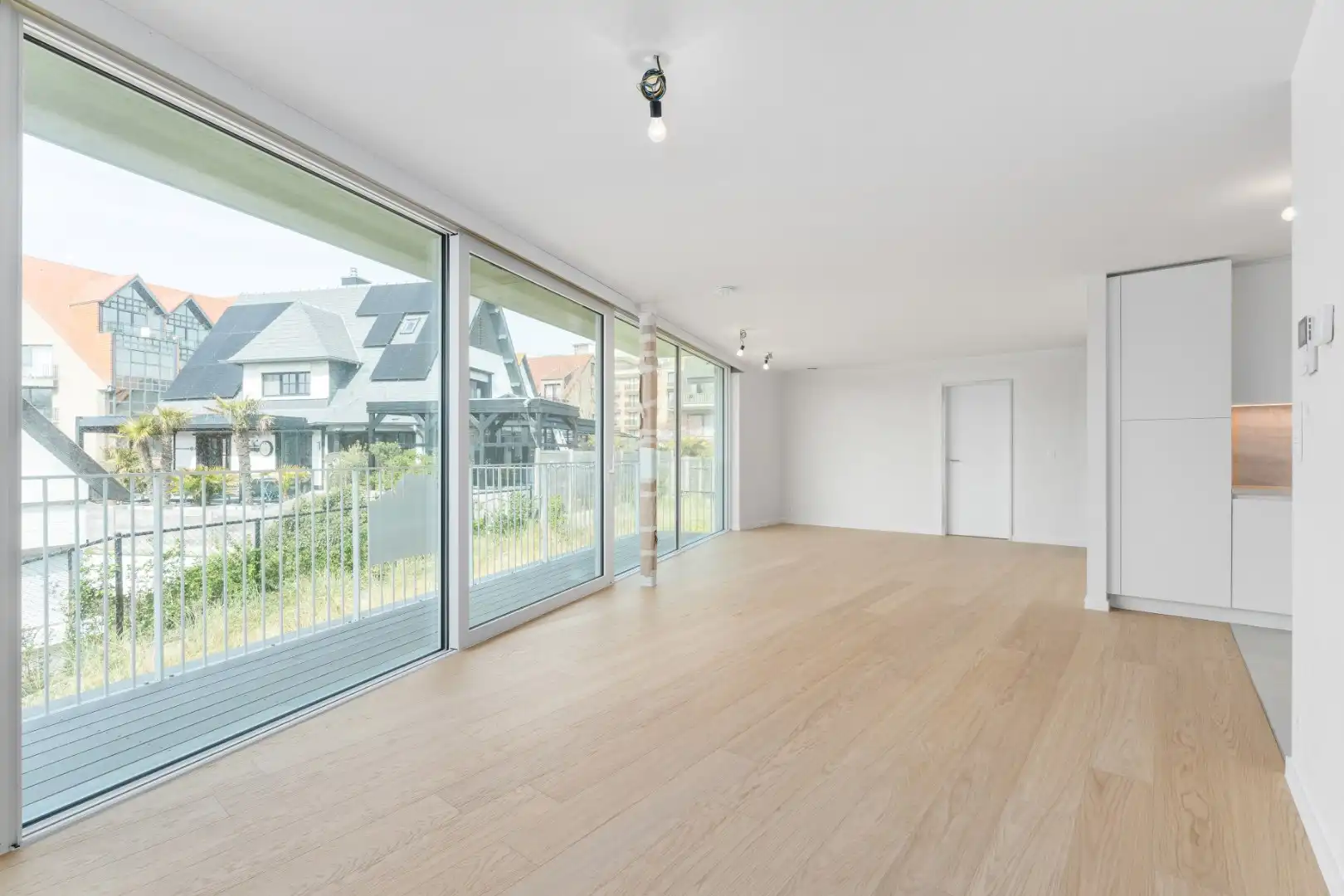 PRACHTIG NIEUWBOUWAPPARTEMENT OP 200 METER VAN DE ZEEDIJK foto {{pictureIndex}}