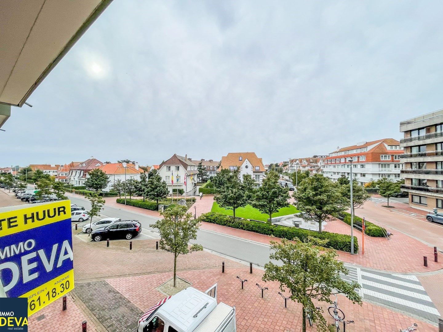 Zonnig hoekappartement gelegen op de Koningslaan met open zicht , nabij het Rubensplein en de Zeedijk. Inpandige parking.  foto 5