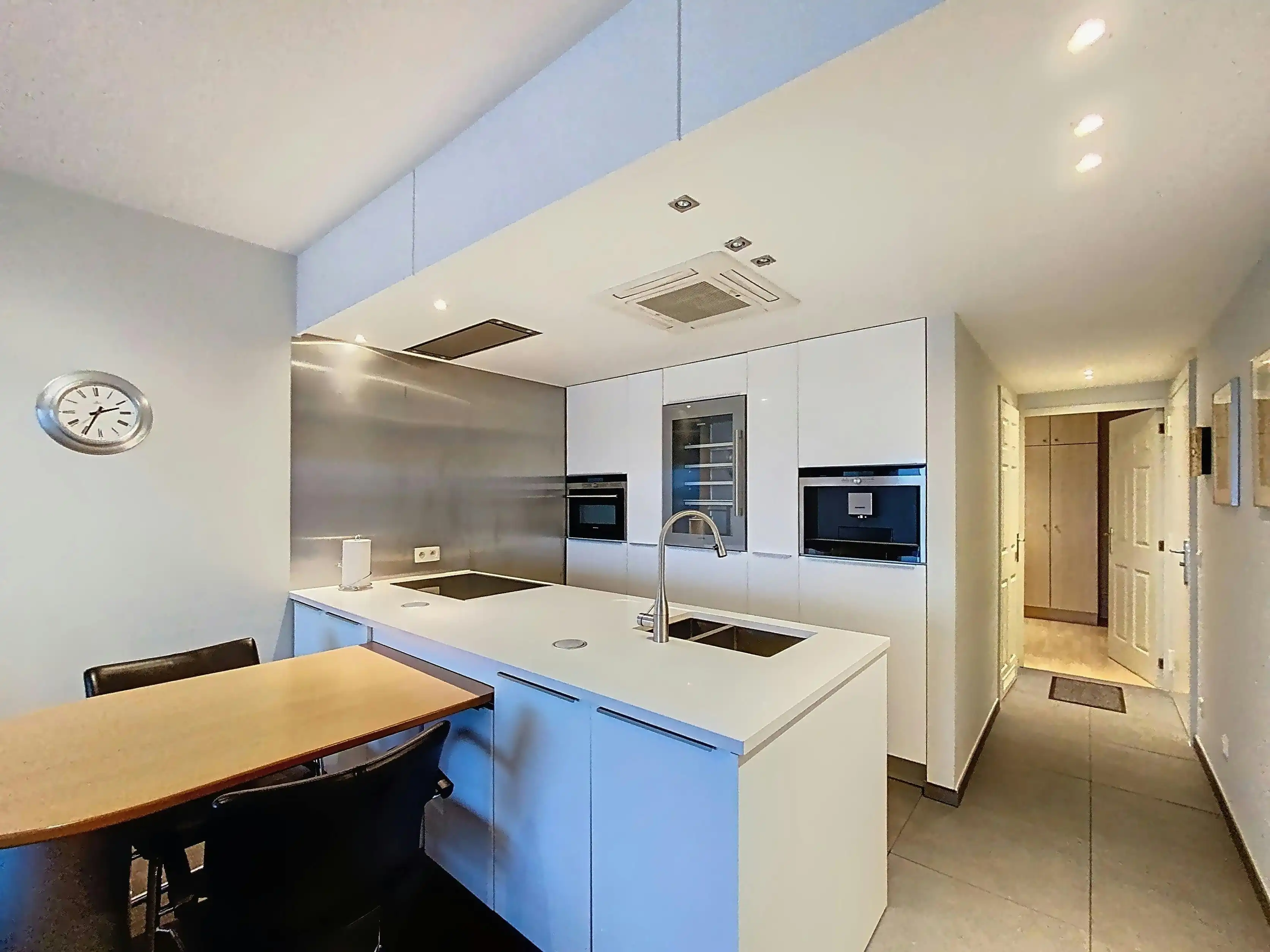 Gerenoveerd appartement te koop aan de Zeedijk van Heist foto 5