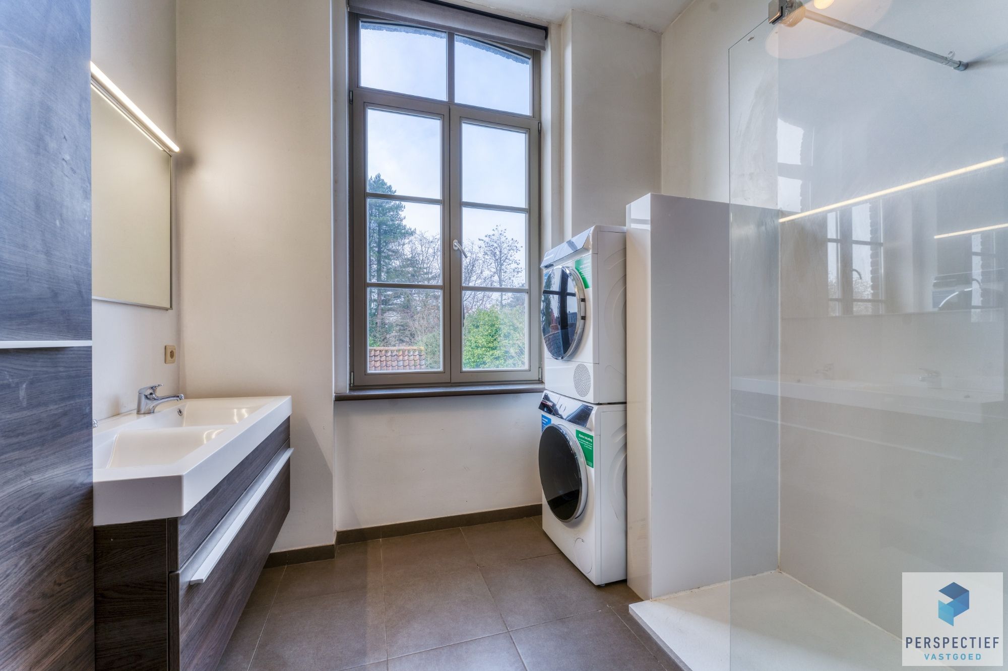 BEZOEKMOMENT ZATERDAG 20/12 VAN 15U TOT 16U30 | Ruime gerenoveerde woning met tuin & 2 privatieve autostaanplaatsen foto 17