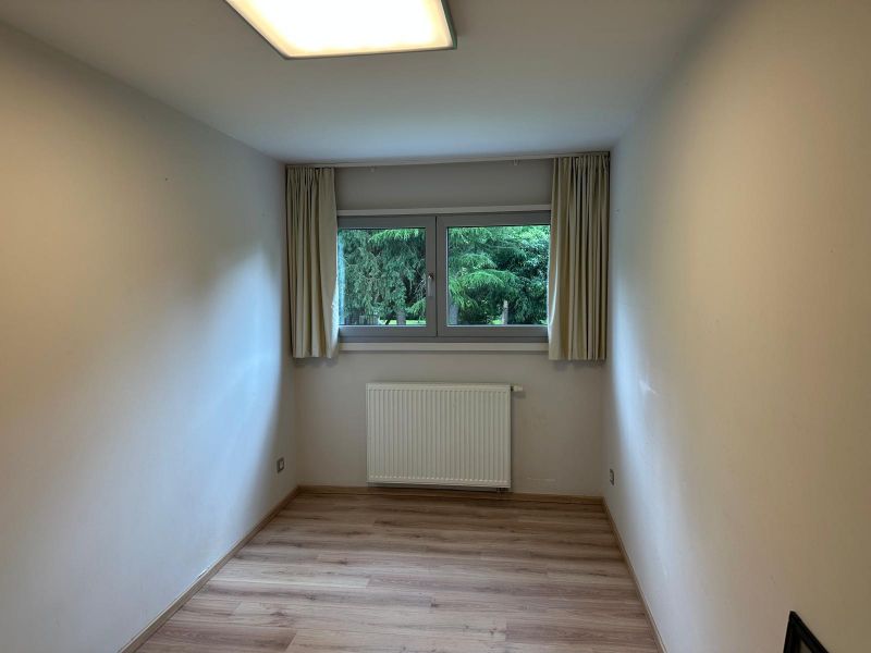 --- NIEUW --- Prachtig gelegen 2-slaapkamerappartement met 2 autostaanplaatsen, terras én tuin! foto 8