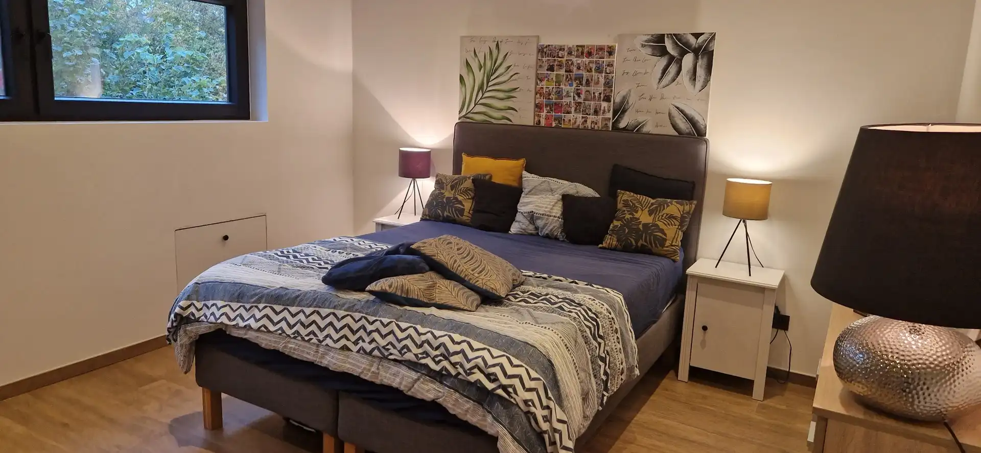 Prachtig  gerenoveerde en rustig gelegen EENGEZINSWONING (2024), bewoonbaar: 192m², met mooie leefruimten, 3 slaapkamers, garage 2 wagens en grote tuin op 14 are 54 ca. foto 28