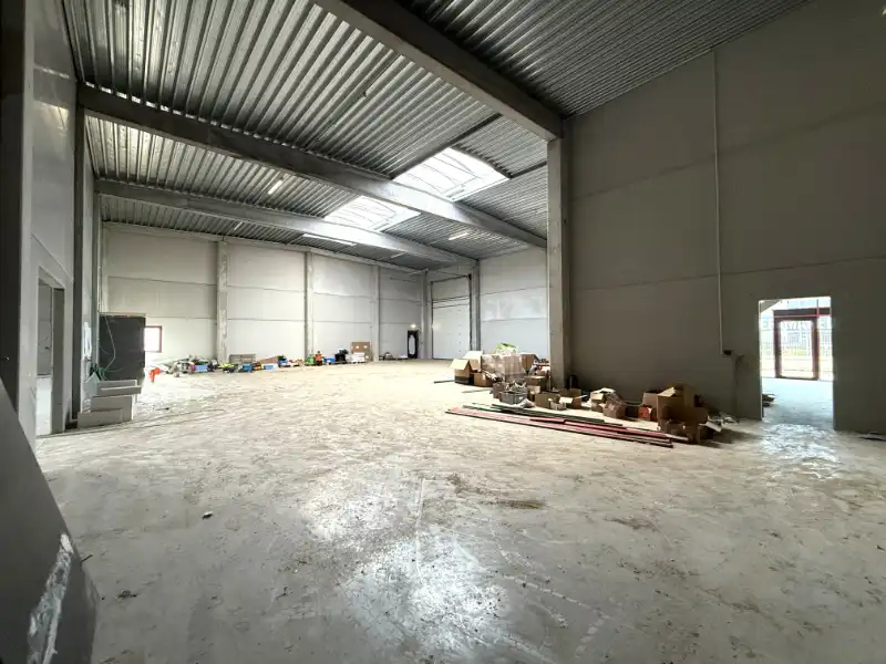 Nieuwbouw KMO-unit 380 m² + 107 m² kantoor op topligging in Evergem foto 4