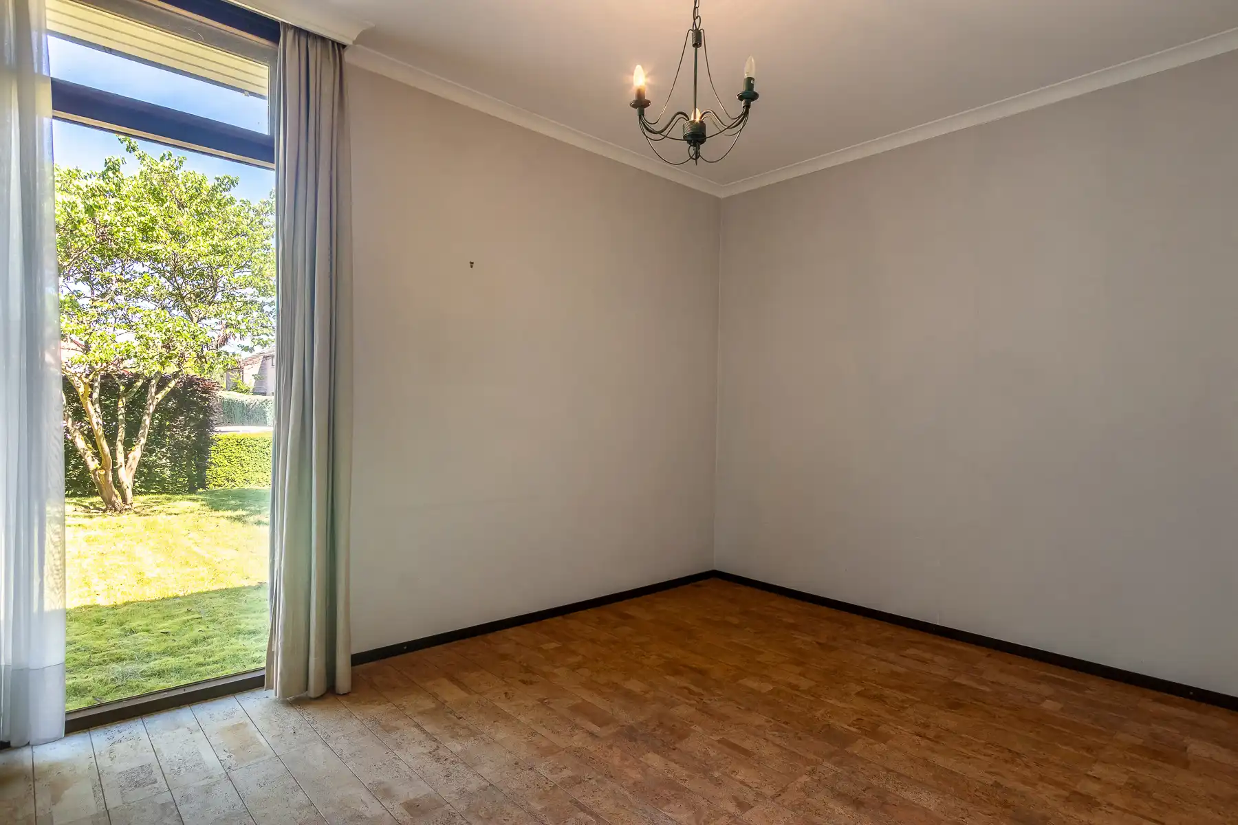 Charmante gelijkvloers woning met 3 kamers, inpandige garage en zonnige tuin foto 18