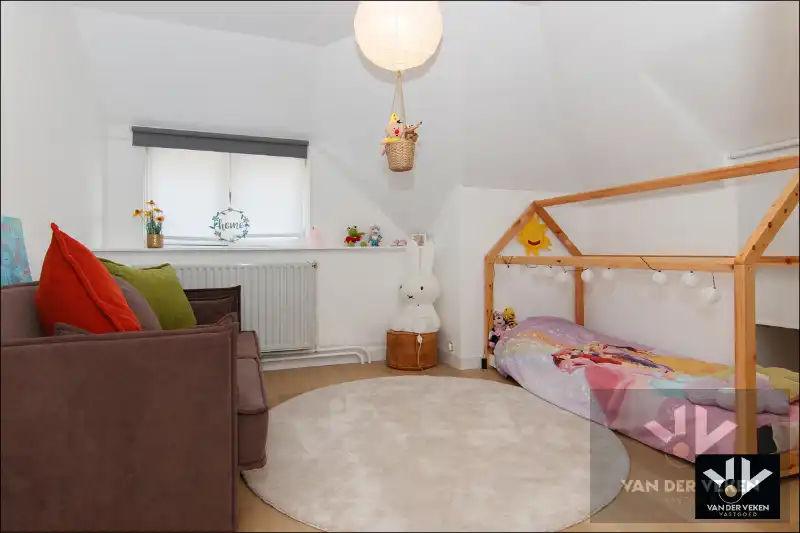 Stijlvolle, ruime en grotendeels gerenoveerde gezinswoning eenvoudig aan te passen naar EPC C vlak aan het cetrum foto 14