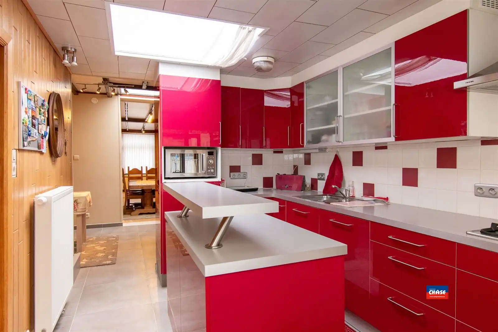 Op te frissen rijwoning met 4 slaapkamers op een rustige locatie foto 7