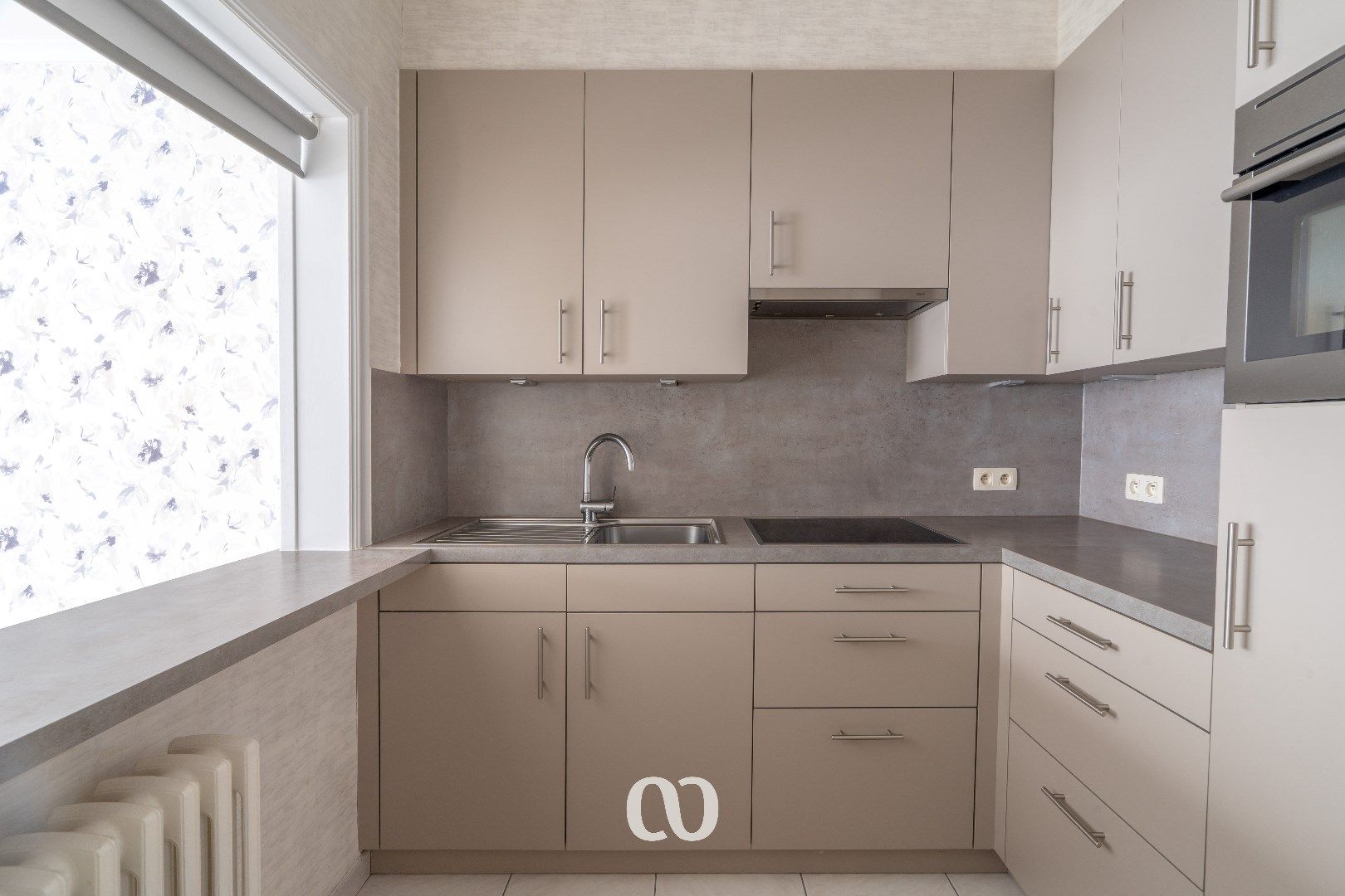 Instapklaar appartement met garagebox in Eine foto 5