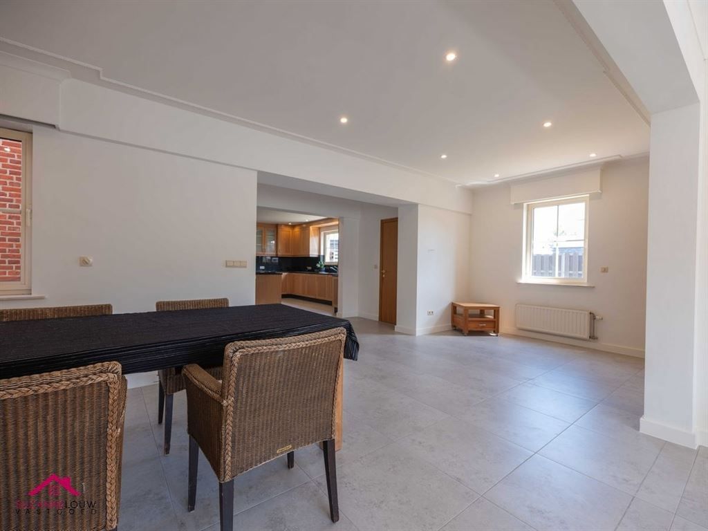 Gerenoveerde verrassend ruime vrijstaande woning foto 12