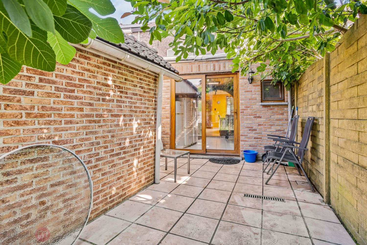 Charmante rijwoning met 3 slaapkamers en leuke tuin. foto 24