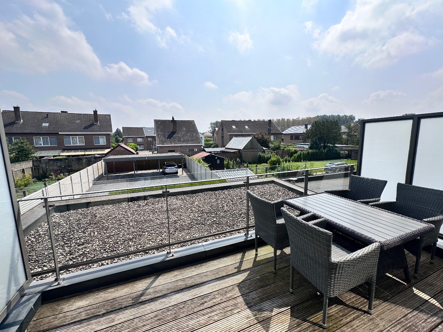 Goed gelegen duplex appartement met 2 slaapkamers, terras en carport te Tongeren foto 12