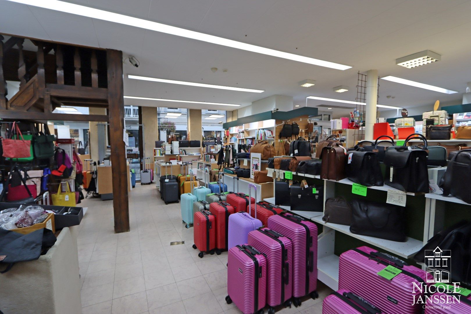 Gelijkvloers handelspand/kantoorruimte foto 10