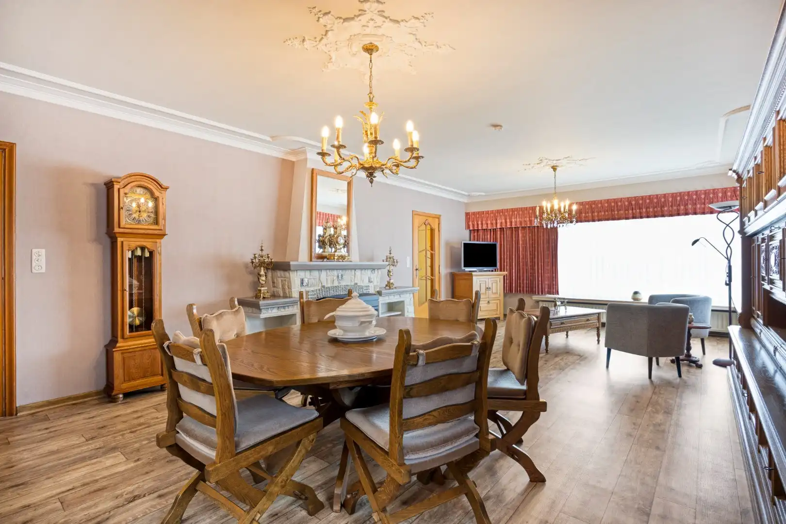 Ruim ingedeelde gelijkvloers woning op een mooi breed perceel van 812 m². foto 8
