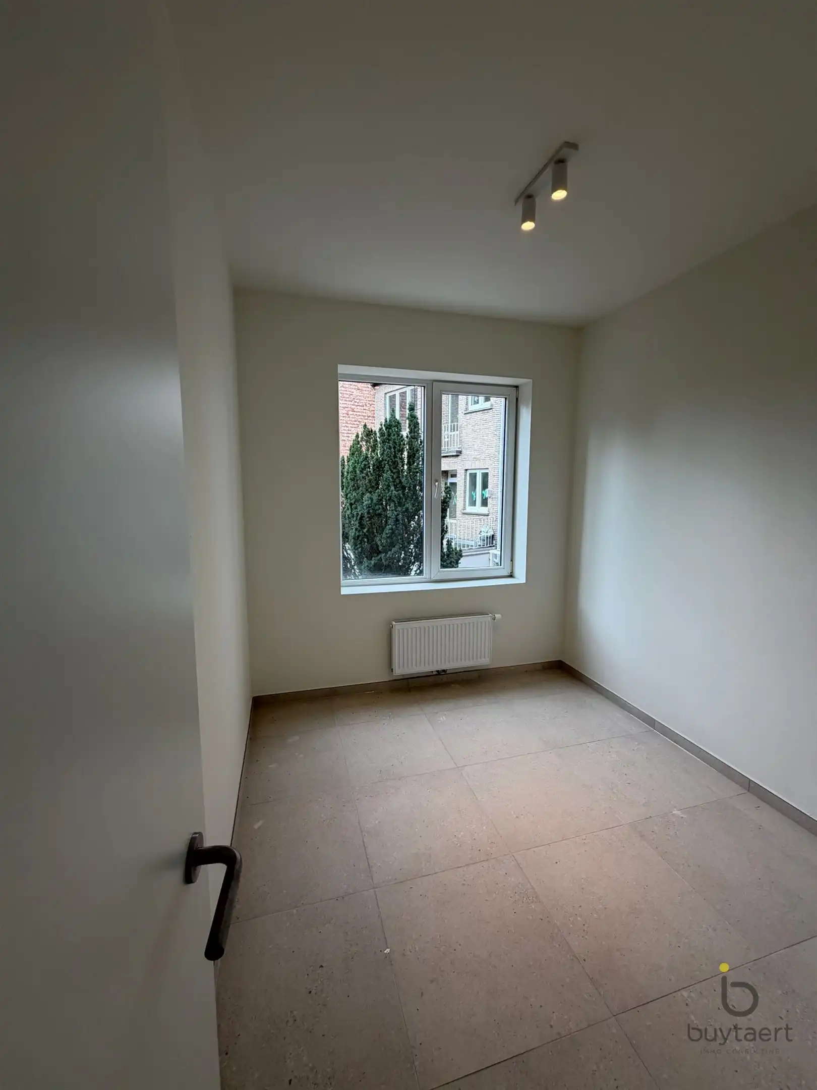 Gerenoveerd 3 slaapkamer appartement op de Singel Antwerpen. foto 10