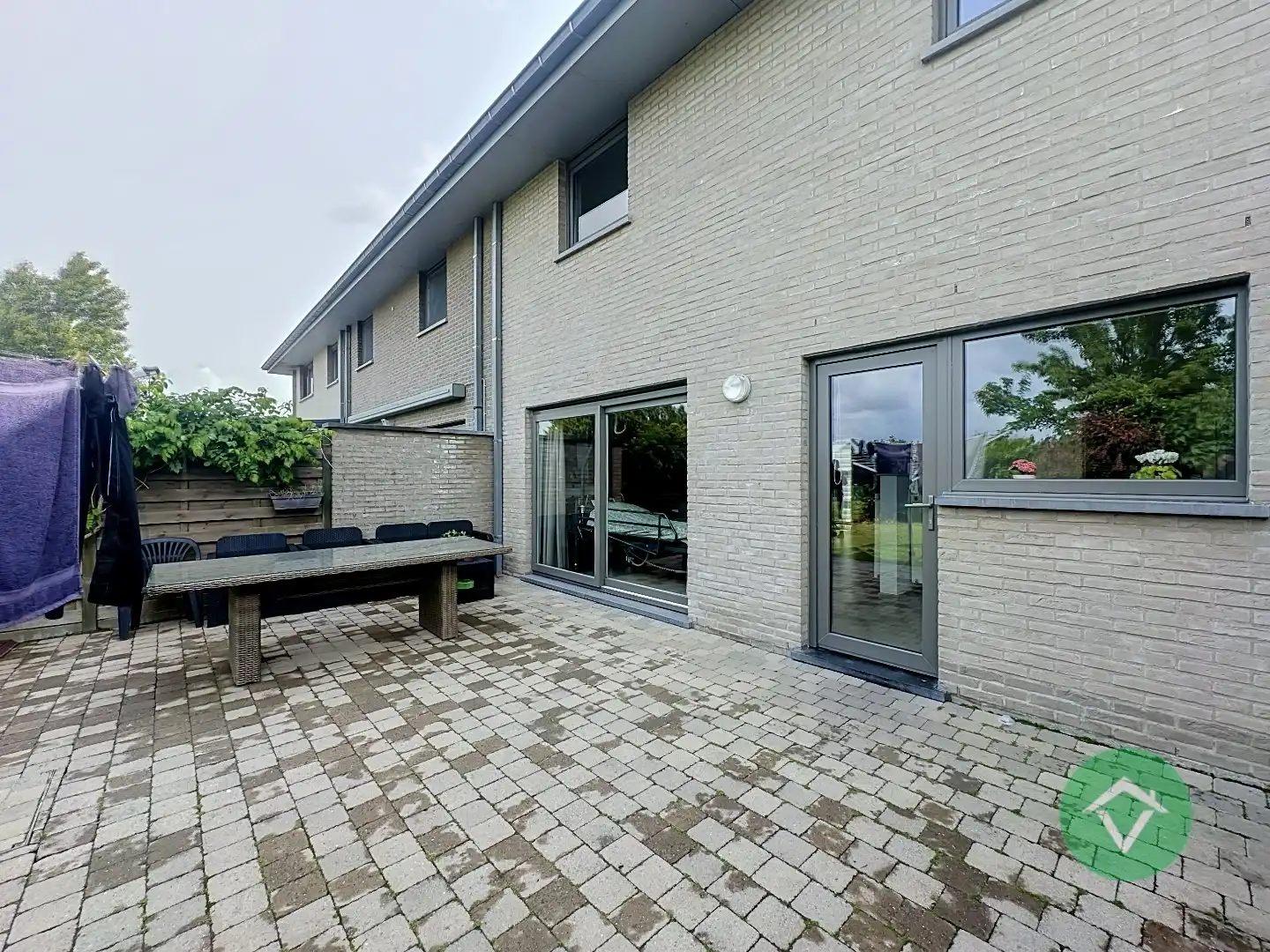 Recente gezinswoning met 3 slaapkamers, garage en landelijk uitzicht te huur in Eernegem foto 17