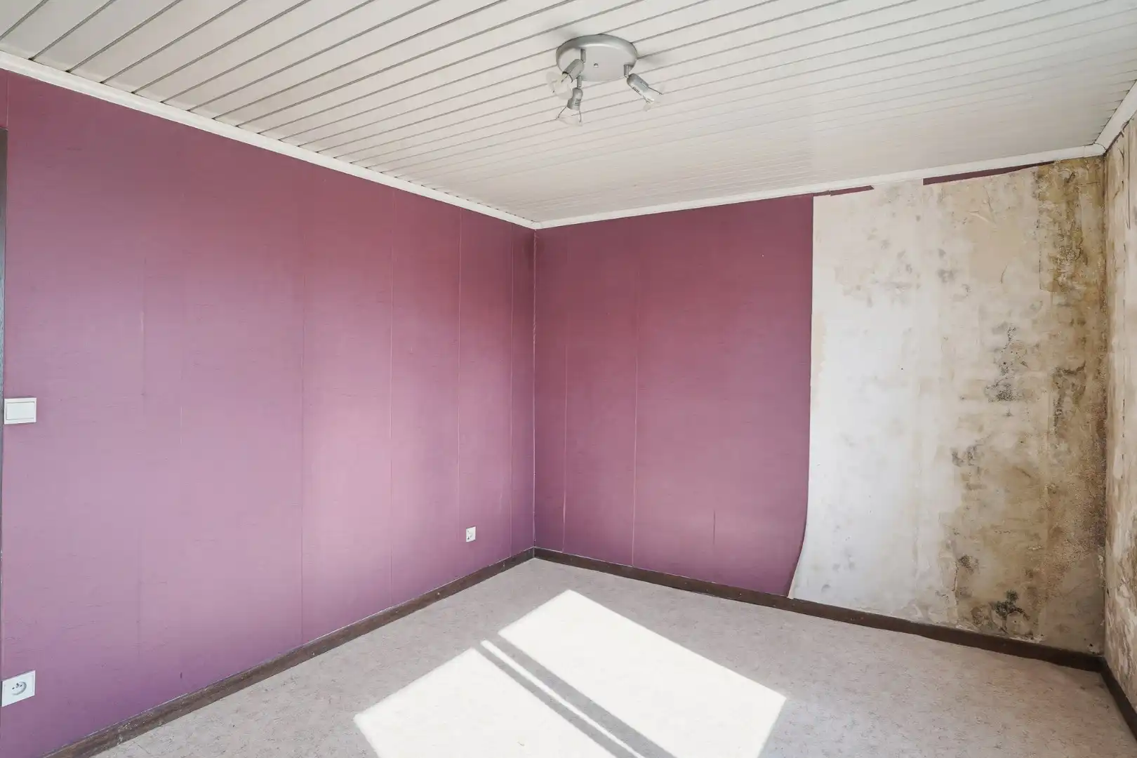 Te renoveren woning in centrum Eernegem foto 14