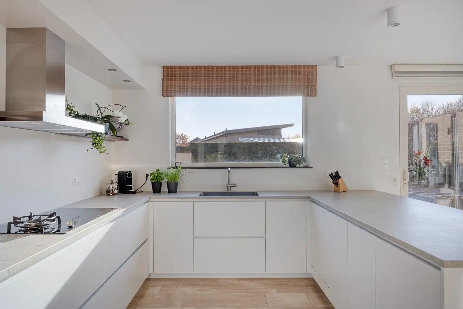 Ruime, energiezuinige gezinswoning met ingebouwd zwembad op toplocatie in Lanaken foto 12