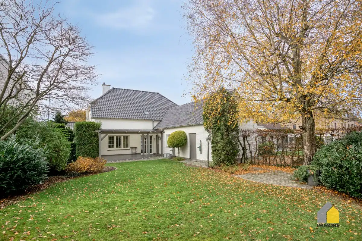 Vrijstaande, statige woning op 7 a 82 ca met 3 slpk en mooie tuin. foto 3