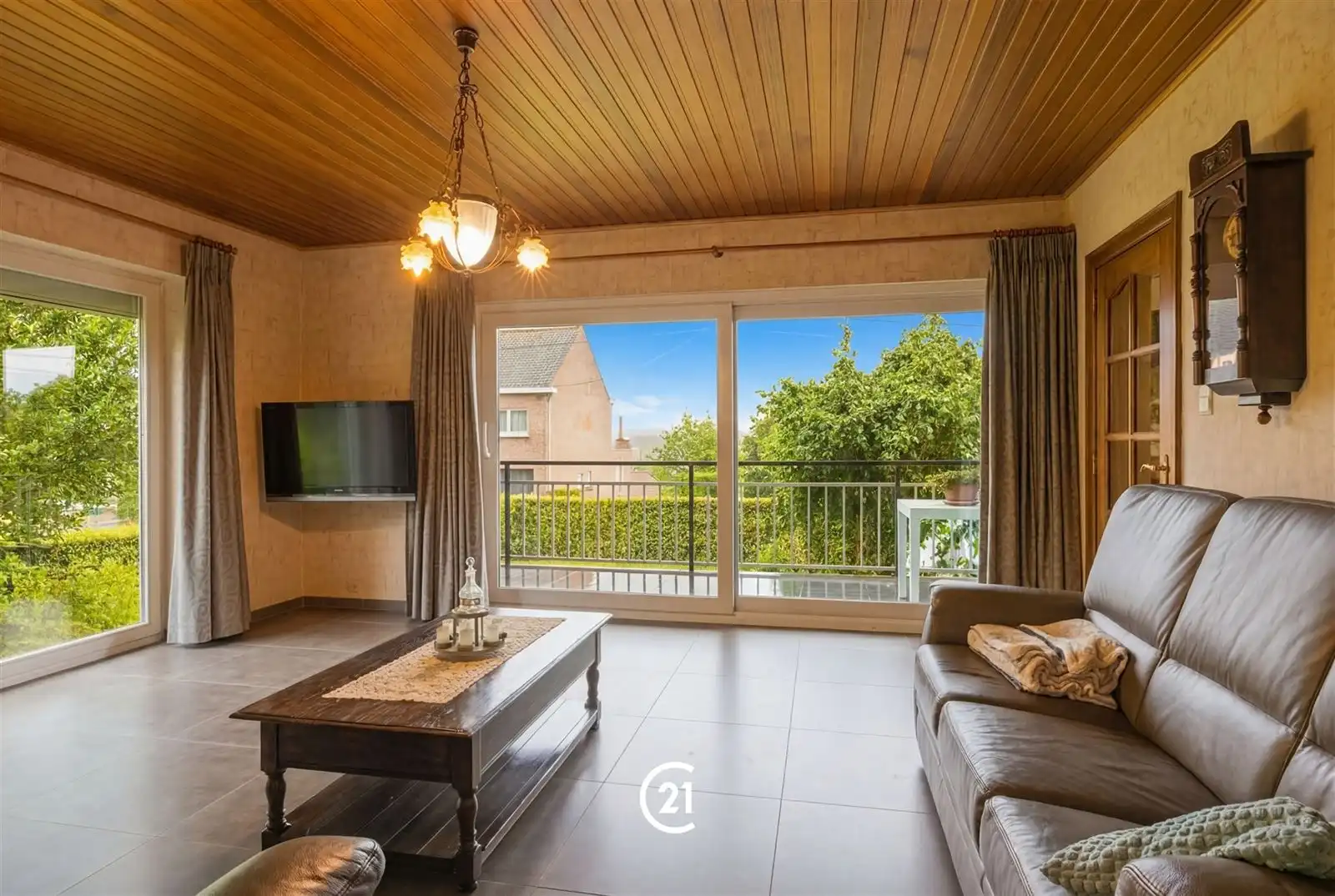 INSTAPKLARE VILLA MET LOODS TE ZWALM foto 4