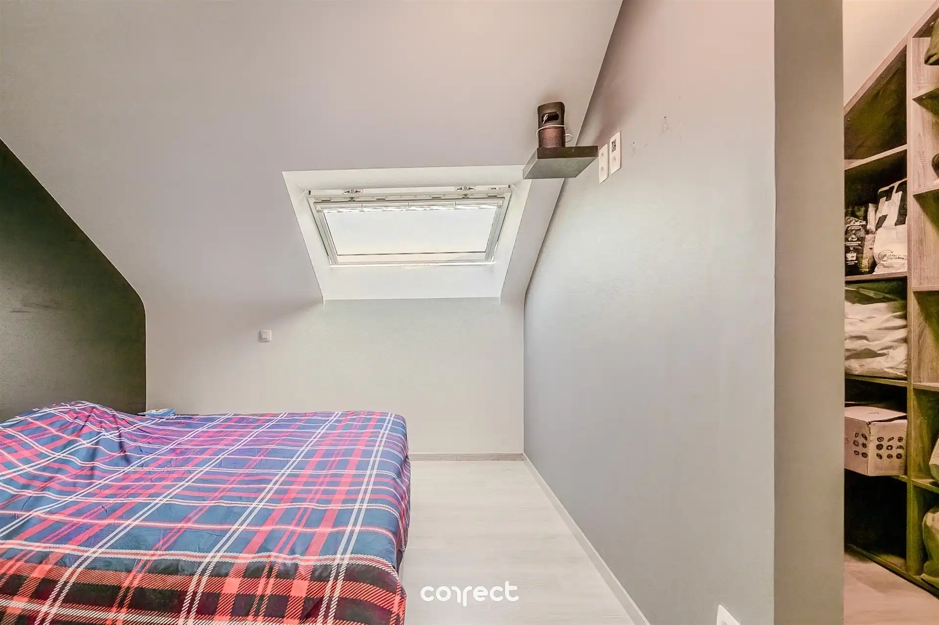 Instapklare gezinswoning  met 4 slaapkamers, garage en ruime tuin. foto 8