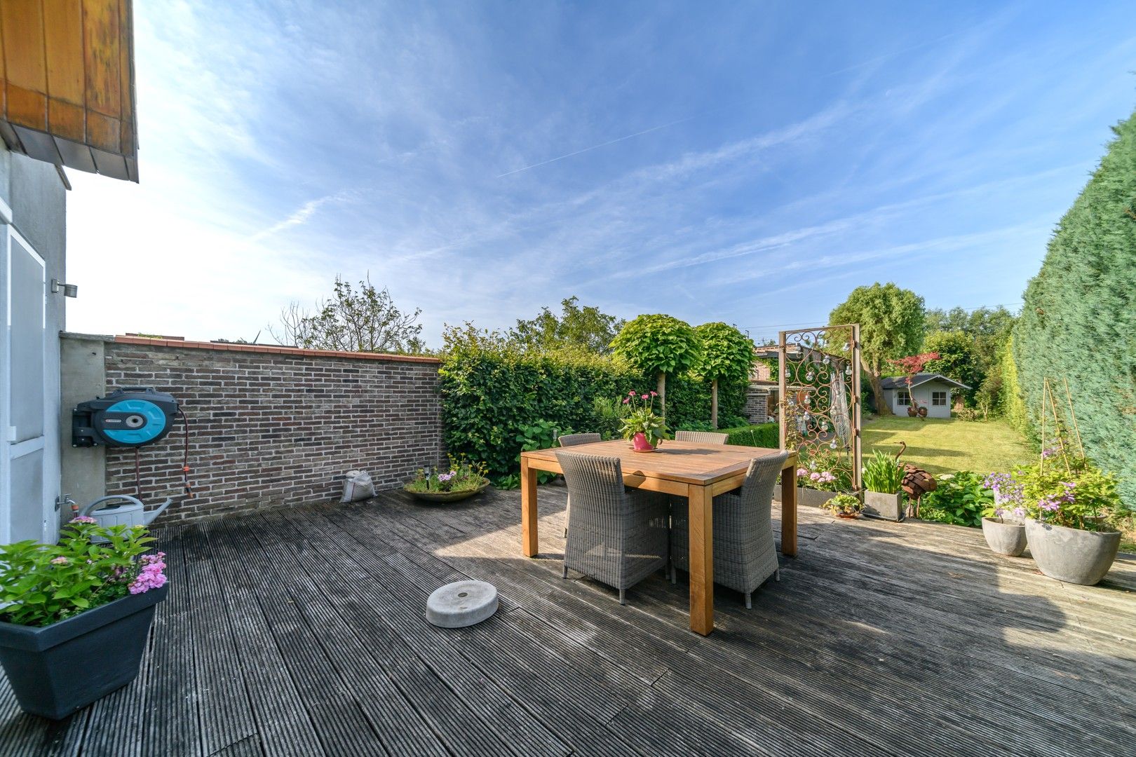 Instapklare gezinswoning met ruime tuin te Terjoden (Erembodegem) foto {{pictureIndex}}