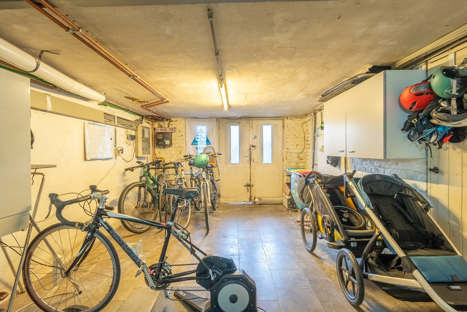 Burgerwoning met drie slaapkamers, garage en tuin foto 15