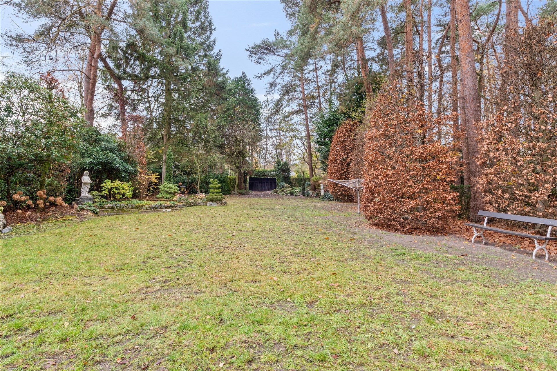 Open bebouwing in groene omgeving foto 24