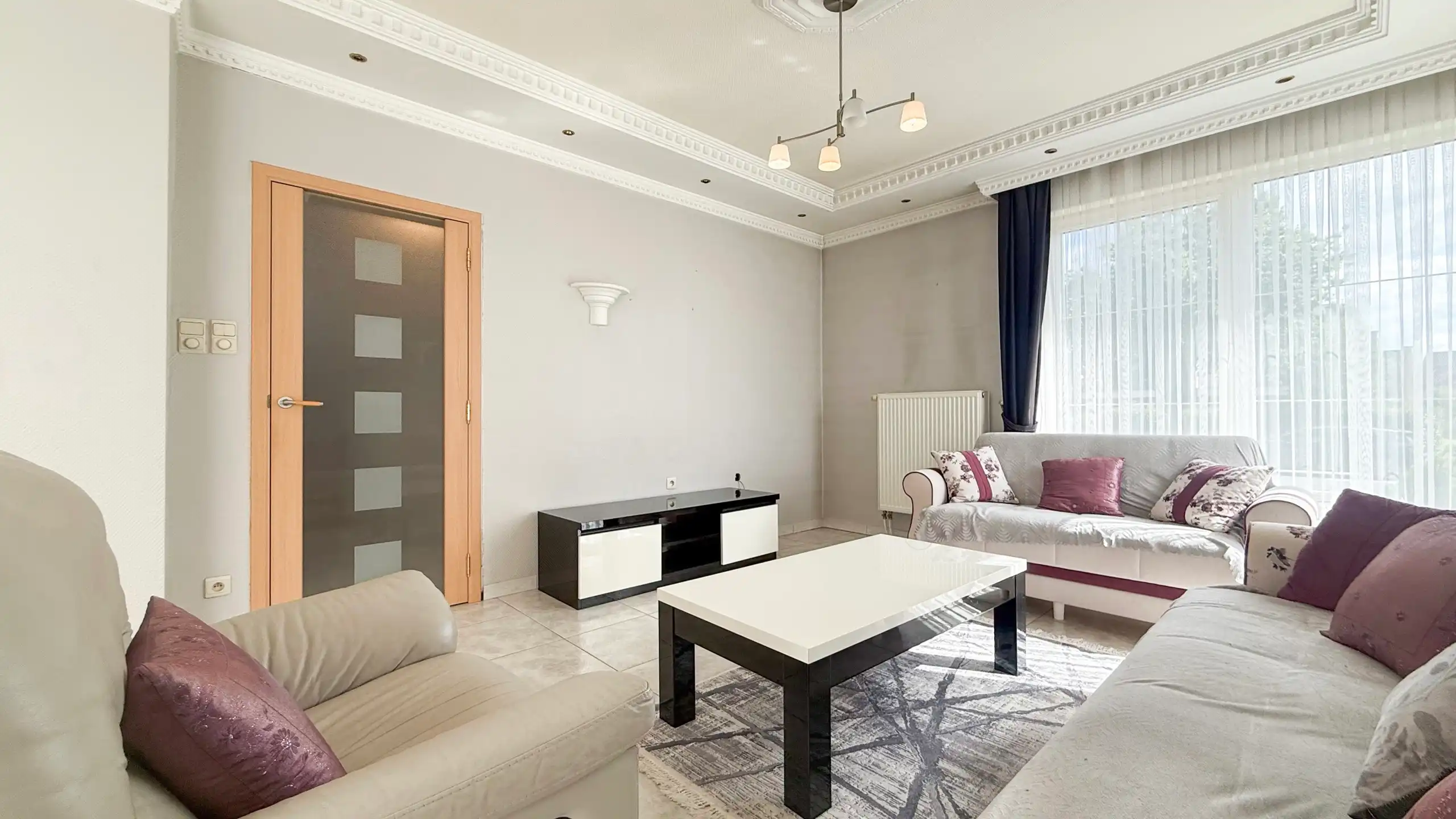 Ruime woning met 4 SLPK op een toplocatie! foto 7